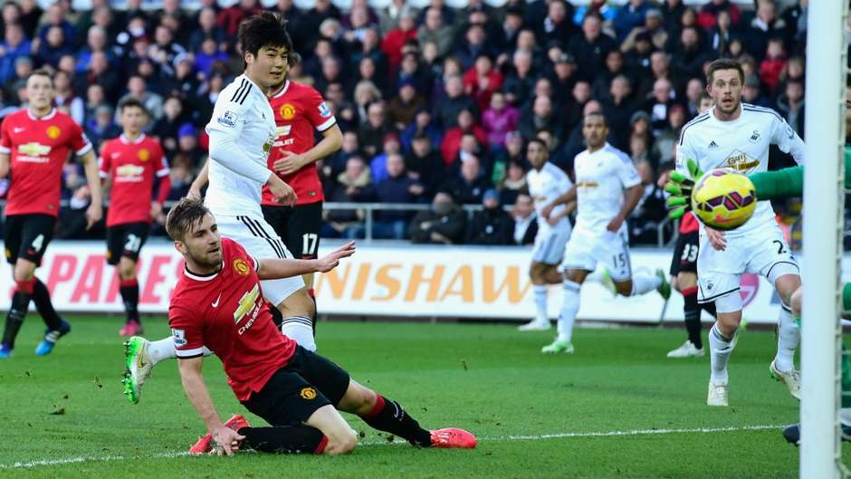 Tuyển thủ Hàn Quốc trải qua trận đấu đáng nhớ kể từ đầu mùa. Anh không những che mờ hàng tiền vệ ngôi sao của M.U, mà còn tận dụng rất tốt đường chuyền của Jonjo Shelvey để ghi bàn quân bình tỷ số 1-1, mở ra cuộc lội ngược dòng ấn tượng cho Swansea.