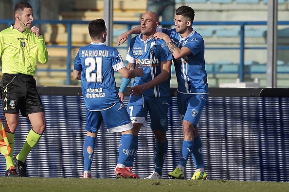 Maccarone chơi như lên đồng trong cuộc tiếp đón Chievo. Lão tướng 35 tuổi người Italy ghi 2 bàn sau hai nỗ lực dứt điểm. Ngoài ra anh còn có 4 lần mở ra cơ hội cho đồng đội.