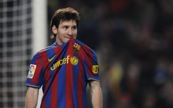 Messi sut penalty len troi o tran gap Betis tai Cup nha vua hinh anh