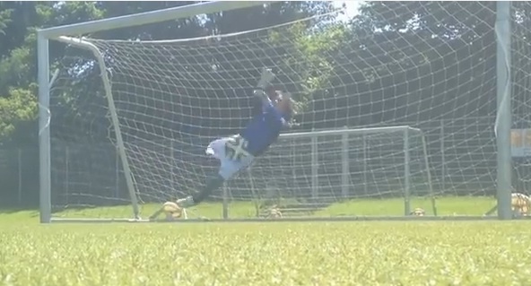 Nhung pha bay nguoi cuu thua cua Bobby hoi 6 tuoi hinh anh