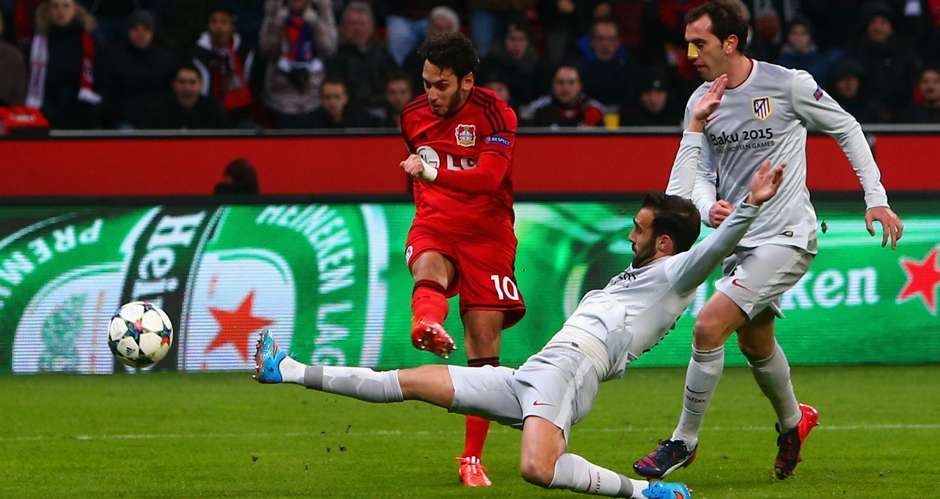 Thêm một tài năng trẻ nữa thi đấu nổi trội tại lượt đi vòng 1/8 Champions League mùa này, đó là Hakan Calhanoglu. Sao mai 21 tuổi người Thổ Nhĩ Kỳ không chỉ hoàn thành xuất sắc trọng trách kiểm soát thế trận mà còn ghi bàn duy nhất giúp Leverkusen giành lợi thế cho trận lượt về.