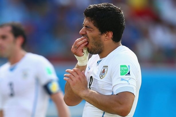 Luis Suarez: ‘FIFA coi toi con te hon ca hooligan’ hinh anh