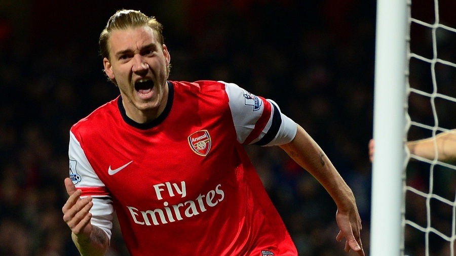 Tại cuộc phỏng vấn năm 2009, chân sút người Đan Mạch tự tin tuyên bố: “Trong 5 năm tới, tôi sẽ là tiền đạo đẳng cấp hàng đầu thế giới”. Thậm chí, trong quãng mài quần trên băng ghế dự bị ở Arsenal, Bendtner vẫn mạnh miệng: “Tôi hoàn toàn đủ khả năng đầu quân cho Real Madrid hoặc Barcelona”. Trong mắt cầu thủ thuộc biên chế Wolfsburg, chỉ Messi là giỏi hơn anh.