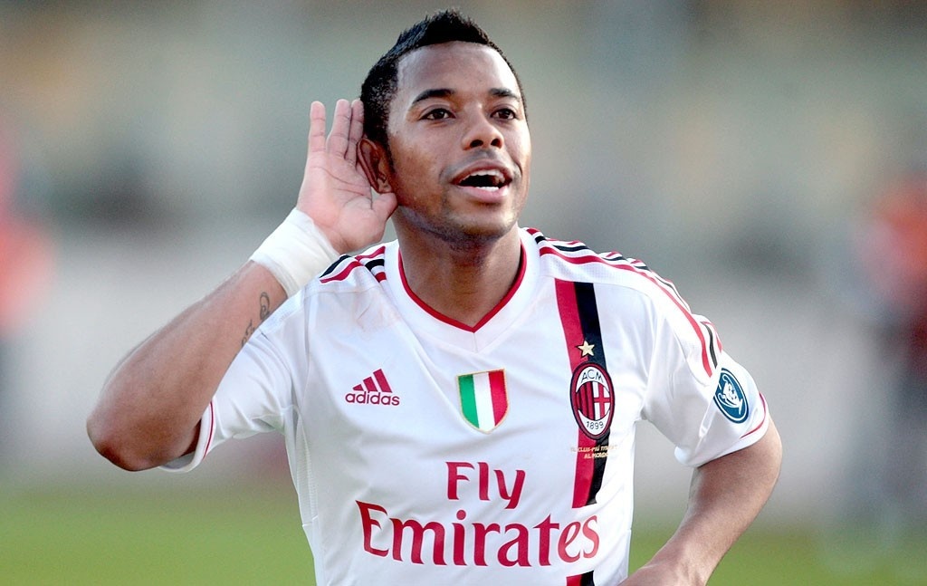 Khi được hỏi về việc Chelsea đang theo đuổi mình, Robinho cao giọng cho biết: “Vào ngày cuối cùng, Chelsea đưa ra lời đề nghị vĩ đại, tôi sẽ chấp nhận”.