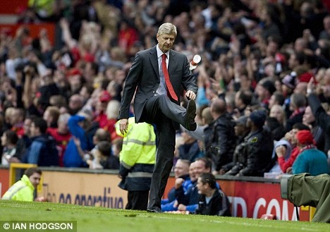 Wenger được biết đến như là một HLV hòa nhã, lịch thiệp đúng mẫu đàn ông Pháp. Tuy nhiên,