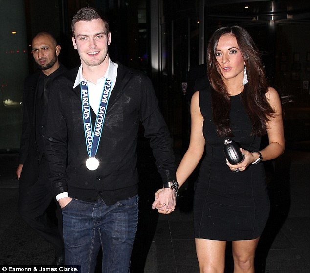 Johnson hẹn hò với bạn gái Stacey Flounders năm 2012. Ảnh: Daily Mail.