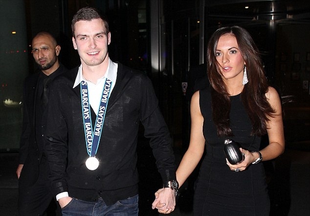 Sao Ngoai hang Anh bi bat vi be boi tinh duc hinh anh