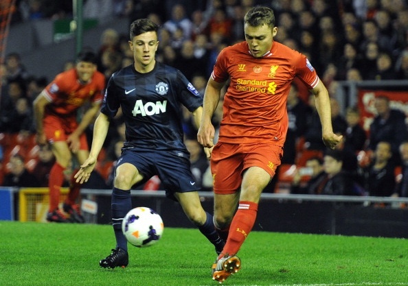 Harrop là mẫu tiền vệ thông minh, phát động tấn công tốt. Ngoài ra, tài năng trẻ 19 tuổi Anh còn được đánh giá cao về khả năng dứt điểm. Lối chơi của Harrop khá giống tiền vệ Andres Iniesta của Barca và đàn anh ở M.U, Ander Herrera.