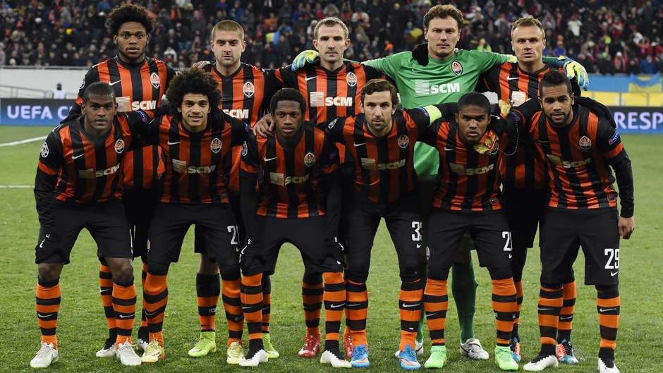 Hai CLB Ukraina đều đứng trước cơ hội đoạt cú ăn ba mùa này. Cả hai cùng đang so kè trên ngôi đầu bảng xếp hạng VĐQG. Ở sân chơi châu lục, Donetsk vẫn vững bước tại Champions League trong khi Dinamo Kiev thẳng tiến tại Europa League. Tại Cúp QG, hai đội đều có mặt ở tứ kết.
