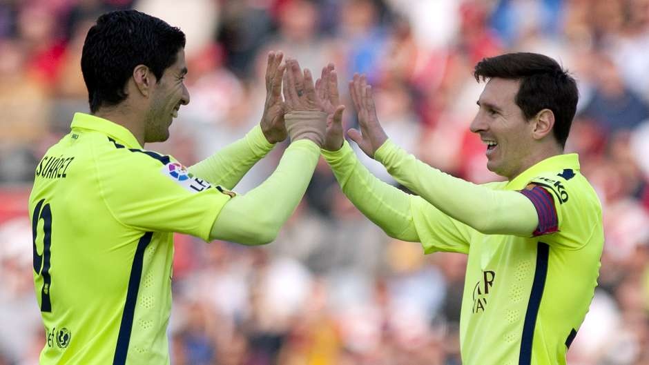 Barca là CLB Tây Ban Nha duy nhất rộng cửa đăng quang ở ba giải đấu. Đội quân của HLV Luis Enrique hiện so kè với Real trên ngôi đầu BXH La Liga (kém 2 điểm), nắm lợi thế tại Cúp nhà vua (dẫn trước Villarreal 3-1 ở bán kết lượt đi) và Champions League (dẫn Man City 2-1 tại lượt đi vòng 1/8).