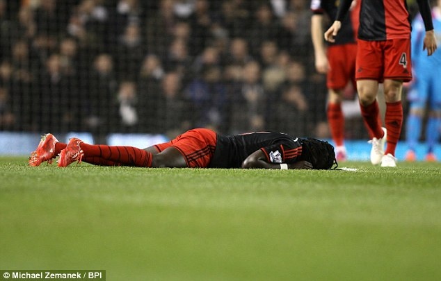 Sao Swansea bat tinh trong tran gap Tottenham hinh anh