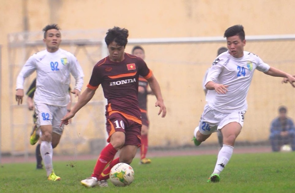 Cong Phuong nang ty so len 3-1 cho Olympic Viet Nam hinh anh