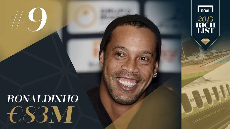 Ronaldinho vẫn kiếm được những khoản tiền lớn từ khi rời châu Âu. Danh thủ người Brazil bỏ két 2,7 triệu euro hàng năm hồi khoác áo Atletico Mineiro. Tại Queretaro, cựu sao Barca cũng kiếm 2,5 triệu euro mỗi năm. Tuy nhiên, tài sản của “Chàng vẩu” phần lớn đến từ thời khoác áo Barca và bản hợp đồng trị giá 20 triệu euro trong 10 năm với Nike.