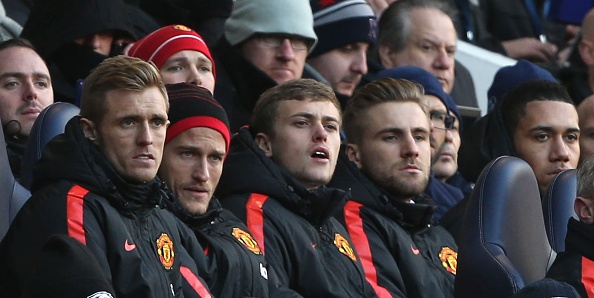 Luke Shaw không có thể lực tốt sau khi trở lại từ World Cup. Thế nhưng, Van Gaal không bận tâm tới điều đó. Ông liên tục để Shaw ra sân dẫn đến chấn thương của cựu cầu thủ Southampton. Sau khi sao mai 19 tuổi bình phục, “Tuylip thép” lại bỏ rơi anh.