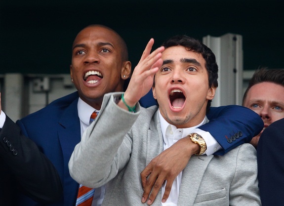 Sao M.U ho het tai le hoi dua ngua sau tran thua Arsenal hinh anh