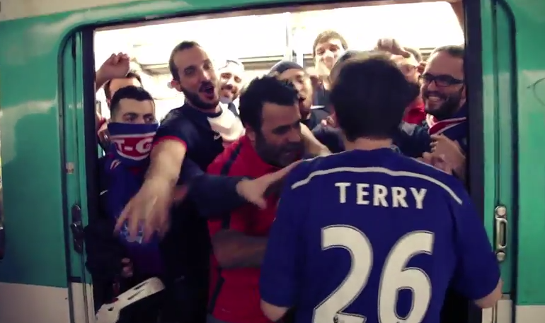 Video hai Fan PSG khong cho CDV Chelsea len tau hinh anh