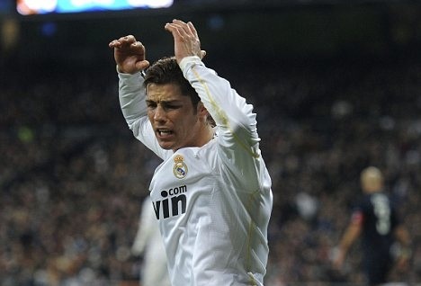 Huyen thoai Real chi trich tinh kieu ngao cua Ronaldo hinh anh
