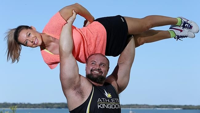 Brant cũng thành danh tại cuộc thi Người đàn ông khỏe nhất hành tinh 2014 (đứng thứ 8 với 28,5 điểm). Anh là người khỏe nhất Australia hiện nay. Với sức khỏe của mình, Brant dễ dàng nâng bổng vợ, chị Bethaney, lên trên không.