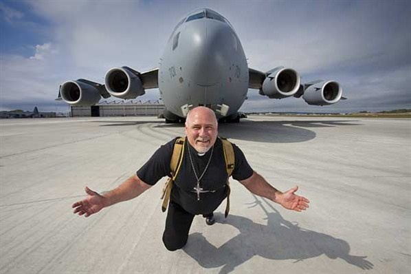 Nguoi dan ong 52 tuoi so huu tren 20 ky luc the gioi hinh anh