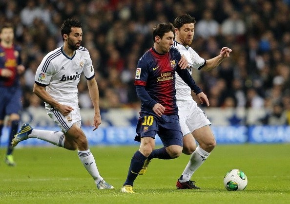 Arbeloa va Alonso tat vao mat Messi hinh anh