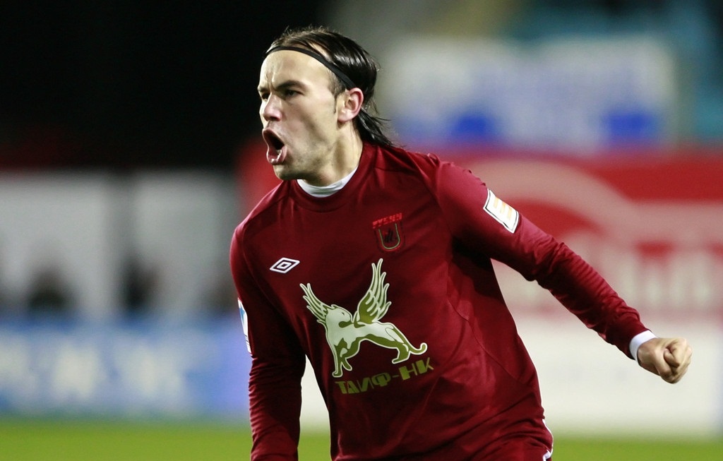 Natkho là cầu thủ duy nhất trong đội hình này không thuộc 5 giải hàng đầu châu Âu. Tiền vệ 27 tuổi ghi 1 bàn, chạm bóng 137 lần, chặn đứng 8 pha tấn công của Arsenal Tula, giúp CSKA Moscow đại thắng 4-1 ngay trên sân khách.