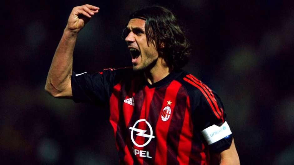 Kaka nói về cựu thủ quân của Milan: “Maldini giành 5 chức vô địch C1/Champions League, 7 lần lên ngôi tại Serie A. Tuy nhiên, anh ấy lúc nào cũng là người đến sớm nhất và ra về muộn nhất trong các buổi tập. Anh ấy là tấm gương hoàn hảo cho mọi thế hệ cầu thủ về sau”.