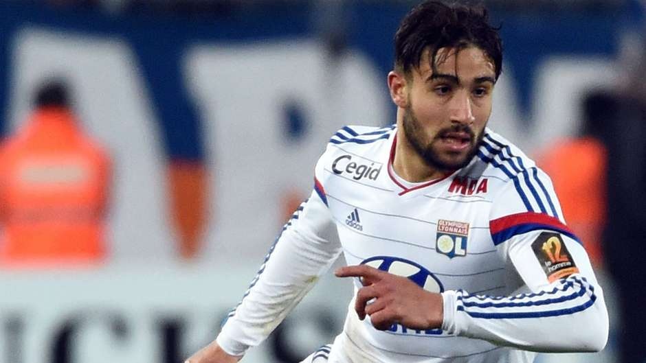 Fekir là gương mặt mới tinh của tuyển Pháp chuẩn bị cho hai trận giao hữu với Brazil (27/3) và Đan Mạch (30/3). Sao mai 21 tuổi ghi 11 bàn sau 26 lần ra sân tại Ligue 1 mùa này, giúp Lyon bám sát đội đầu bảng PSG với 1 điểm ít hơn.