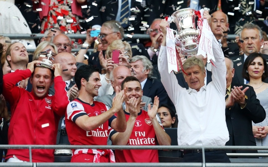 Wenger là HLV gắn bó với bóng đá Anh lâu nhất so với các đồng nghiệp hiện nay. Tính từ tháng 3 năm ngoái, chiến lược gia người Pháp “bỏ két” khoản tiền 8,3 triệu bảng.