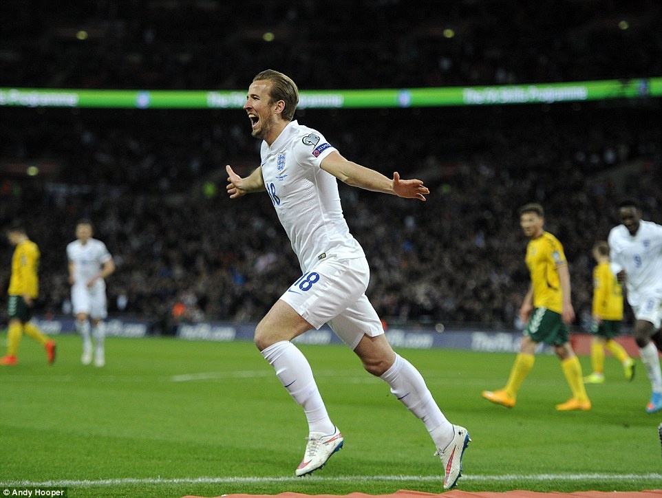 Hang cong toa sang, tuyen Anh dai thang Lithuania 4-0 hinh anh