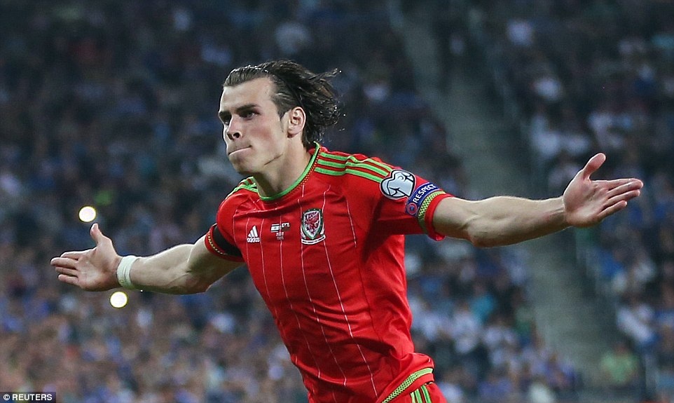 Bale lap cu dup, xu Wales dan dau bang tai vong loai EURO hinh anh