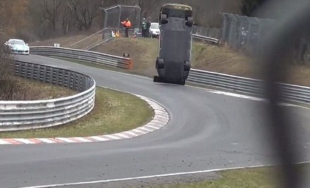 Tai nan tren duong dua Nurburgring khien 1 khan gia tu nan hinh anh