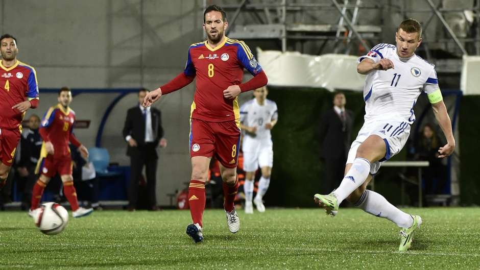 Dzeko tỏa sáng rực rỡ khi trở về làm nghĩa vụ quốc gia. Chân sút của Man City tận dụng thành công cả ba pha kiến tạo của Lulic để hoàn tất cú hat-trick, mang về chiến thắng 3-0 cho Bosnia-Herzegovina trước Andorra.