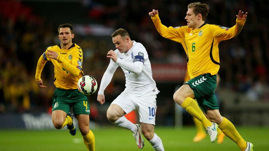 Rooney tiếp tục cho thấy mình xứng đáng là linh hồn của tuyển Anh. Tiền đạo của M.U không chỉ ghi bàn mở ra trận đại thắng 4-0 của “Tam sư” trước Lithuania, anh còn kiến tạo để Sterling lập công.