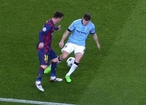 10 pha 'xau kim' doi thu mang thuong hieu Lionel Messi hinh anh