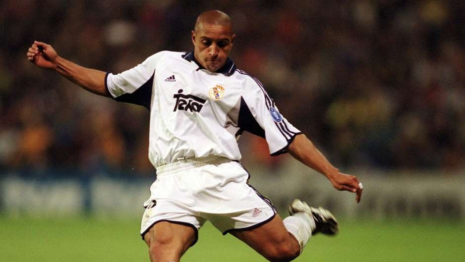 Hậu vệ trái sinh năm 1973 gia nhập Los Blancos năm 1996 sau một mùa giải đầu quân cho Inter Milan. Đầu những năm 1990, Real từng ký hợp đồng với hậu vệ phải người Brazil, Claudemir Vitor. Tuy nhiên, cầu thủ này thi đấu không thành công.