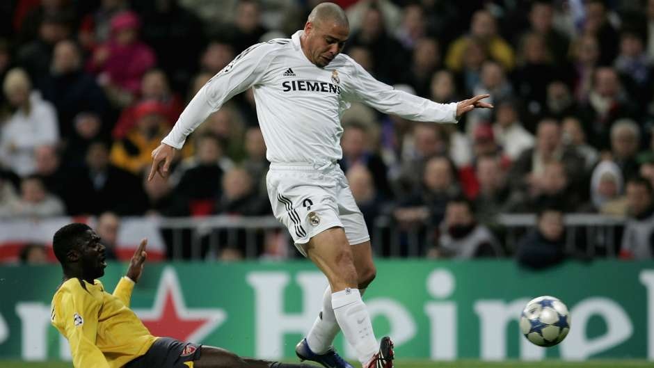 Dù dính chấn thương đầu gối nghiêm trọng trong màu áo Inter Milan, “Người ngoài hành tinh” vẫn lập kỷ lục ghi bàn sau 5 mùa cống hiến cho Real Madrid. “Rô béo” được đánh giá là một trong những cầu thủ vĩ đại nhất lịch sử đội bóng Hoàng gia Tây Ban Nha.