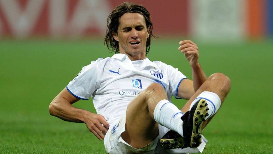 Năm 1998, Real ký hợp đồng với Savio từ Flamengo. Sau 5 năm gắn bó với “Kền kền trắng”, cựu cầu thủ chạy cánh 41 tuổi giành 2 chức vô địch Champions League và 1 La Liga. Một năm sau, Real chiêu mộ Julio Cesar từ Valladolid. Tuy vậy, ngôi sao này không được trọng dụng và bị đẩy sang Benfica năm 2001.