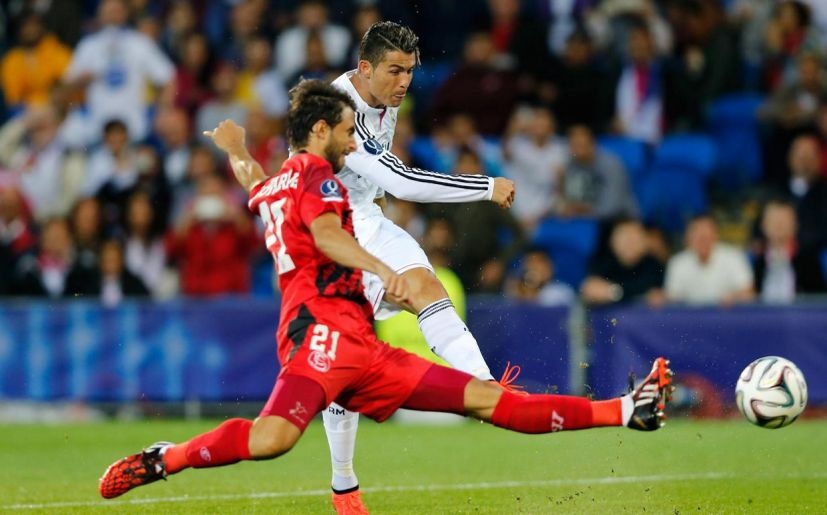 Ronaldo là nỗi khiếp đảm đối với Sevilla. Trong số 18 bàn thắng ghi vào lưới CLB này, CR7 lập 3 hat-trick tại La Liga (thắng 6-2 tại Ramon Sanchez Pizjuan tháng 5/2011; 4-1 tại Bernabeu tháng 2/2013 và 7-3 vào tháng 10/2013). Thành tích tốt nhất của Ronaldo trước Sevilla là ghi 4 bàn năm 2011 với cú hat-trick trong vòng 12 phút.