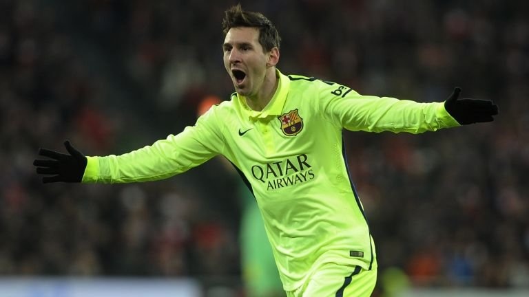 Trong mắt nhiều người, Messi là một trong những cầu thủ vĩ đại nhất mọi thời đại. Với khả năng săn bàn thiên bẩm cùng thành tích phá vô số kỷ lục, siêu sao người Argentina xứng đáng góp mặt trong bất kỳ đội hình nào.