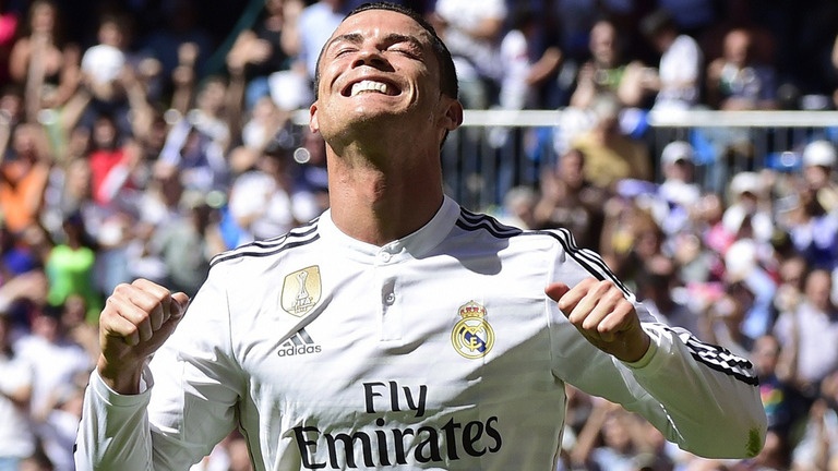 Ronaldo đang trải qua mùa giải thăng hoa. Siêu sao người Bồ Đào Nha hiện dẫn đầu danh sách ghi bàn tại La Liga với 37 pha lập công, hơn Messi 4 bàn và hơn hàng công của 4 đội bóng dẫn đầu Premier League hiện nay.