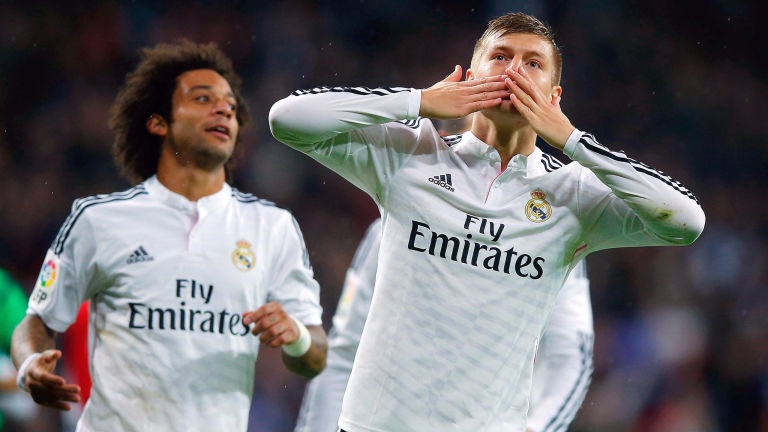 Kroos hoàn thành xuất sắc trọng trách Xabi Alonso bỏ lại. Cựu sao Bayern mạnh mẽ, sắc bén trong cả tấn công lẫn phòng ngự. Tiền vệ 24 tuổi là cầu thủ đầu tiên sinh tại Đông Đức giành chức vô địch World Cup.