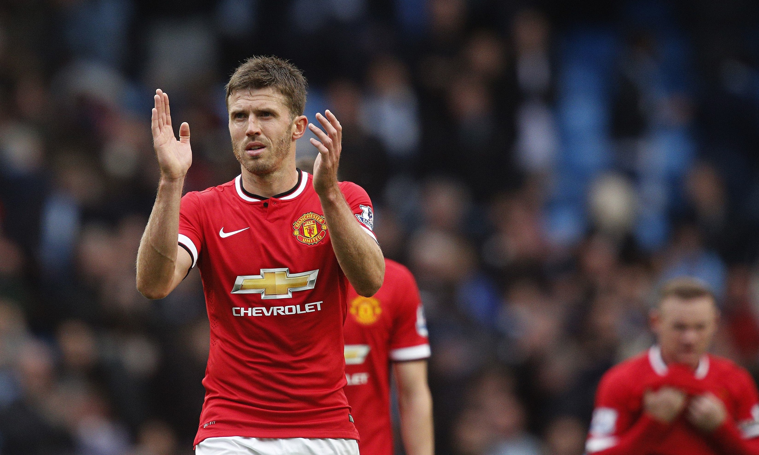 Carrick chưa cho thấy dấu hiệu sa sút vì tuổi tác. Lão tướng 33 tuổi người Anh vẫn là tấm khiên thép chắn trước hàng thủ M.U. Ngoài ra, cựu cầu thủ Tottenham còn hỗ trợ tấn công rất tốt. Anh ghi 1 bàn, kiến tạo 2 lần sau 17 trận từ đầu giải.