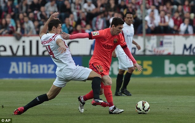 Barca chi hon Real 2 diem sau tran hoa Sevilla hinh anh