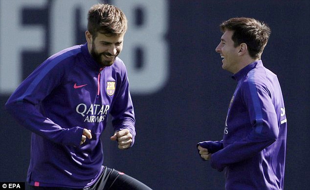 Messi bi am anh penalty, Pique hao huc cho cot moc 300 hinh anh