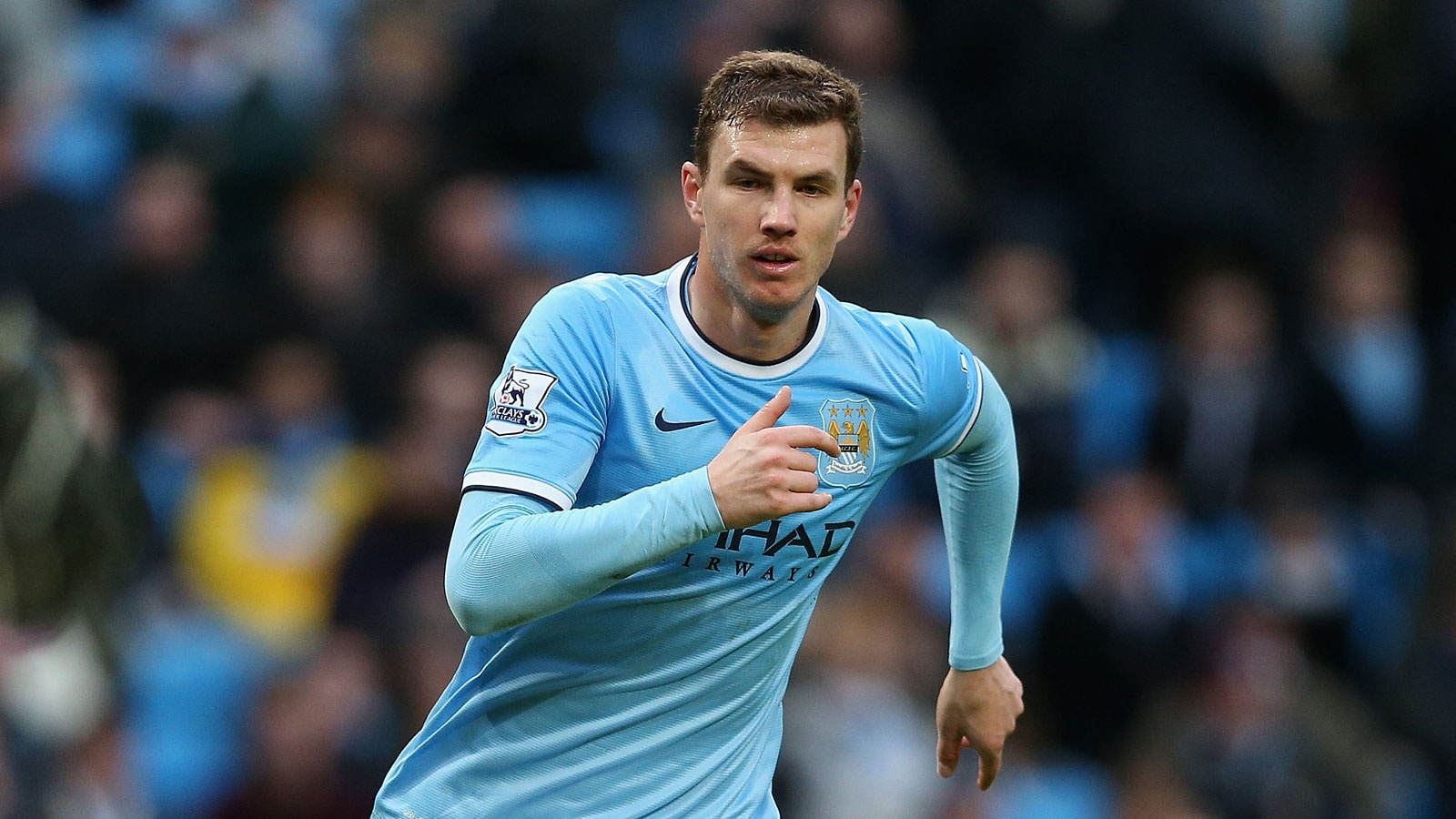 Tiền đạo Edin Dzeko: Hiệu suất săn bàn của Dzeko giảm đáng kể so với những mùa trước. Sau 21 lần ra sân mùa này, tiền đạo người Bosnia ghi vỏn vẹn 4 bàn. Dẫu vậy, chân sút được định giá 20 triệu bảng vẫn nhận được săn đón từ những CLB tên tuổi như Inter Milan, Wolfsburg và Dortmund.