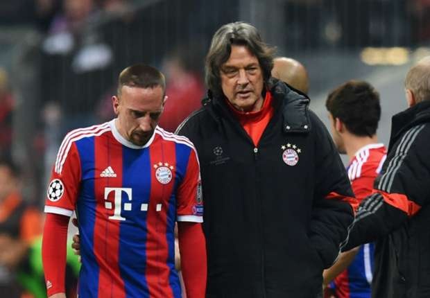 Bac si Bayern tu chuc vi de nan chan thuong hoanh hanh hinh anh