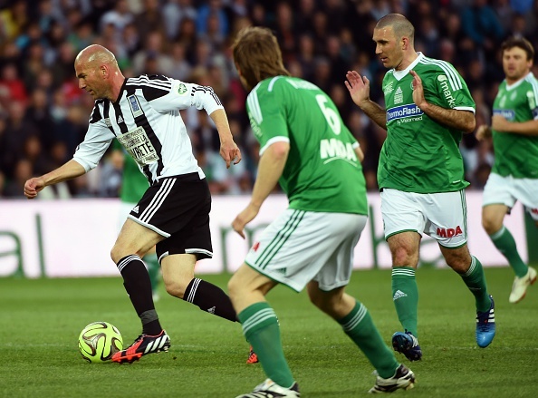 Tong hop tran thua 7-9 cua hai huyen thoai Ro beo va Zidane hinh anh