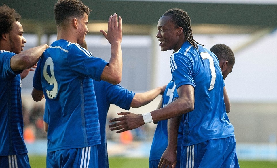 Man City thua Chelsea 1-3 trong tran chung ket giai tre hinh anh