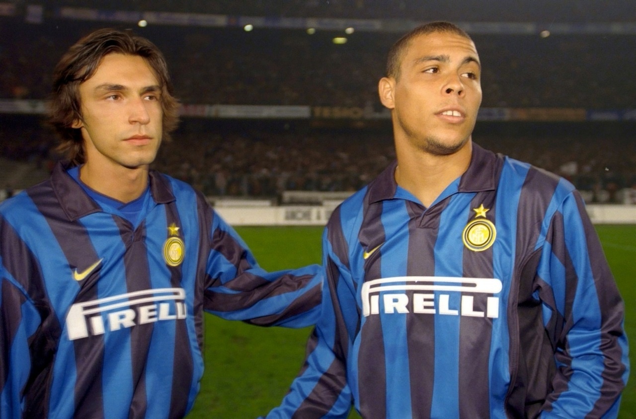 Buffon loai CR7, dien Ro 'beo' vao doi hinh hay nhat Cup C1 hinh anh