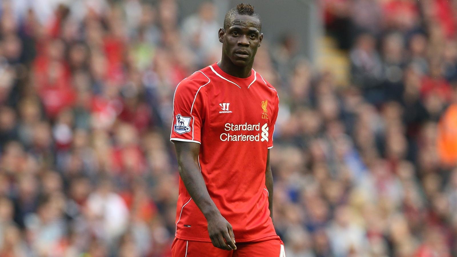 1. Mario Balotelli (Liverpool): 1 bàn thắng tại giải Ngoại hạng và rất nhiều bê bối ngoài sân cỏ là những gì “Super Mario” làm được kể từ khi tới Anfield. Rất có thể tiền đạo người Italy bị tống cổ ngay khi mùa giải kết thúc.